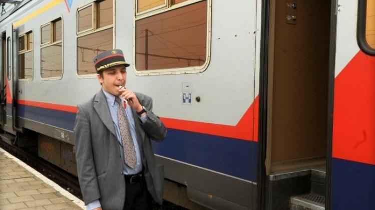Reizen met de trein: mondmaskers verplicht, treinbegeleiders mogen fluitje niet meer gebruiken